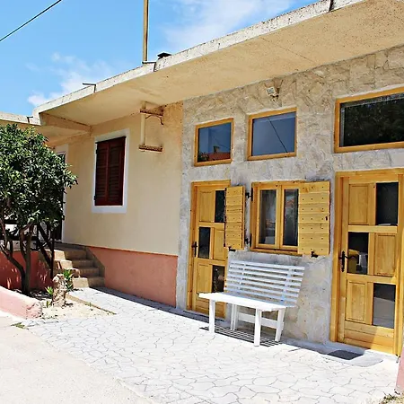 Apartment Studio Apartman Zara *